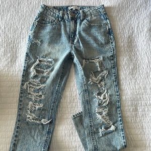 Almost Famous distressed jean